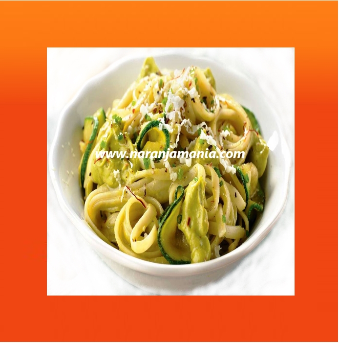 Pasta con salsa de aguacate